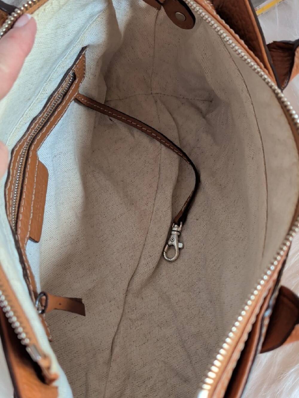Vintage MICHAEL Michael Kors Classic Tan Leather Tote Bag - Picture 9 of 11